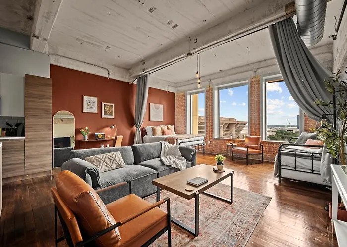 Bright And Modern Downtown Loft With Skyline Views, Free Valet, Gym