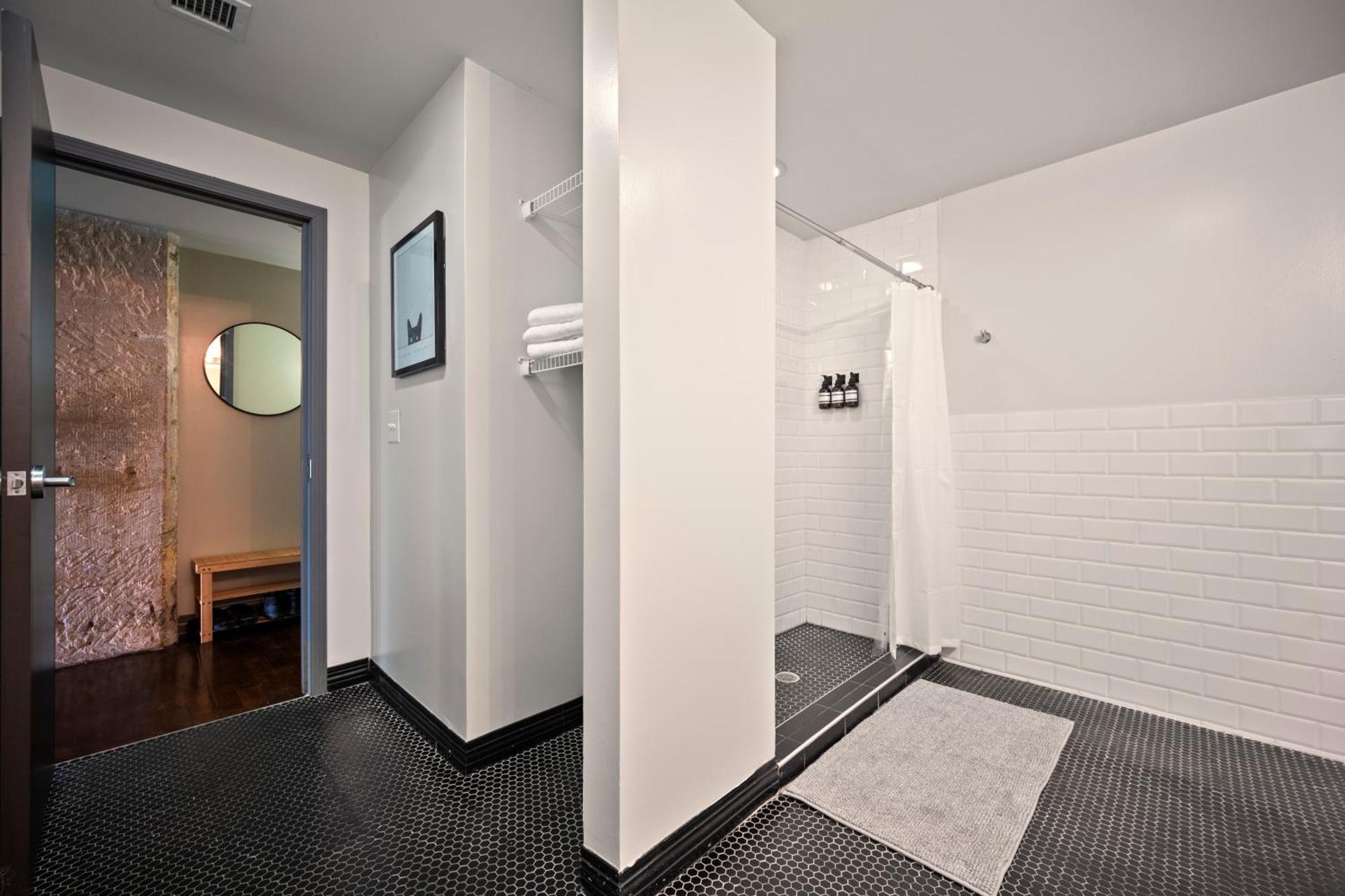 Apartment Bright And Modern Downtown Loft With Skyline Views, Free Valet, Gym *