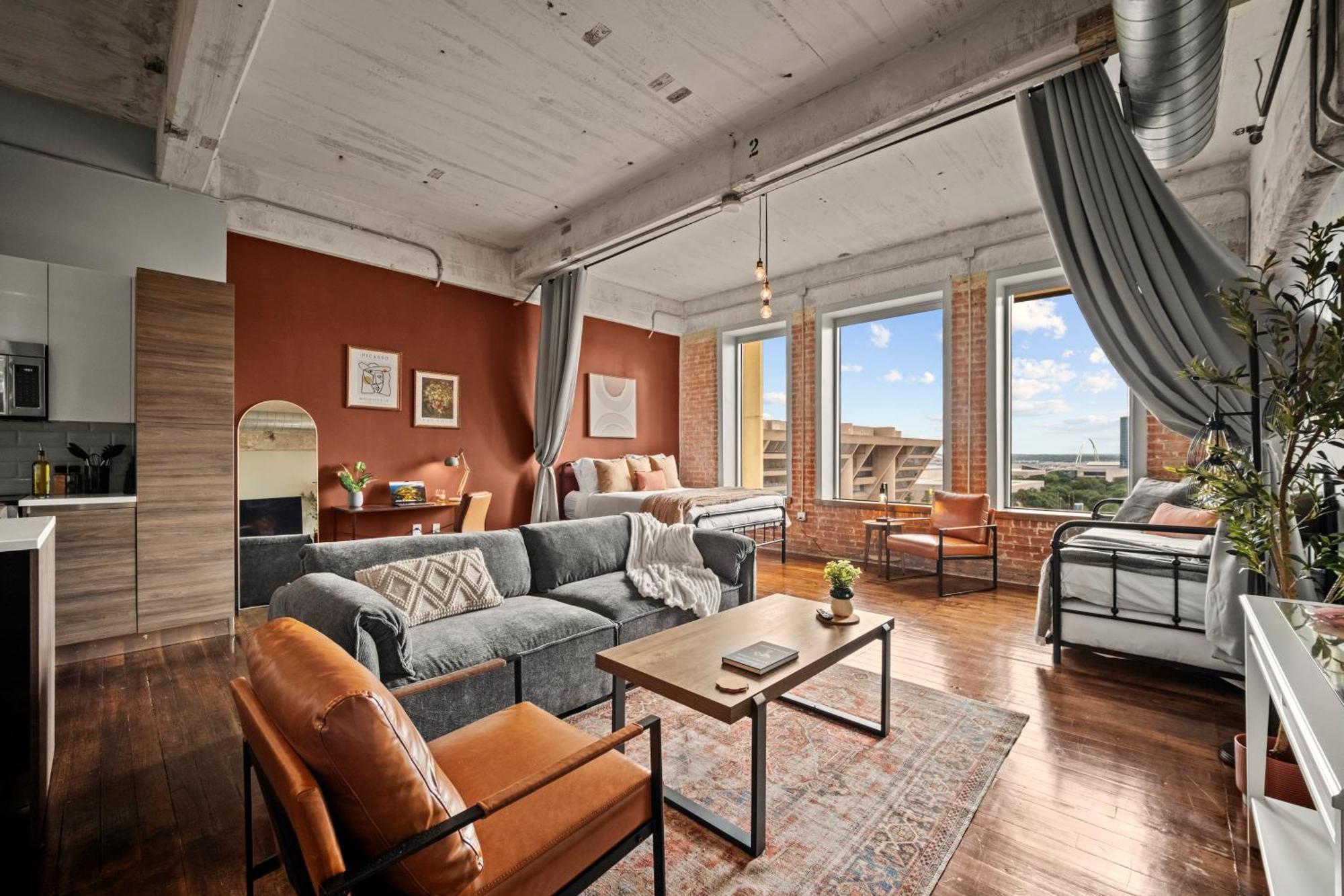 Bright And Modern Downtown Loft With Skyline Views, Free Valet, Gym *