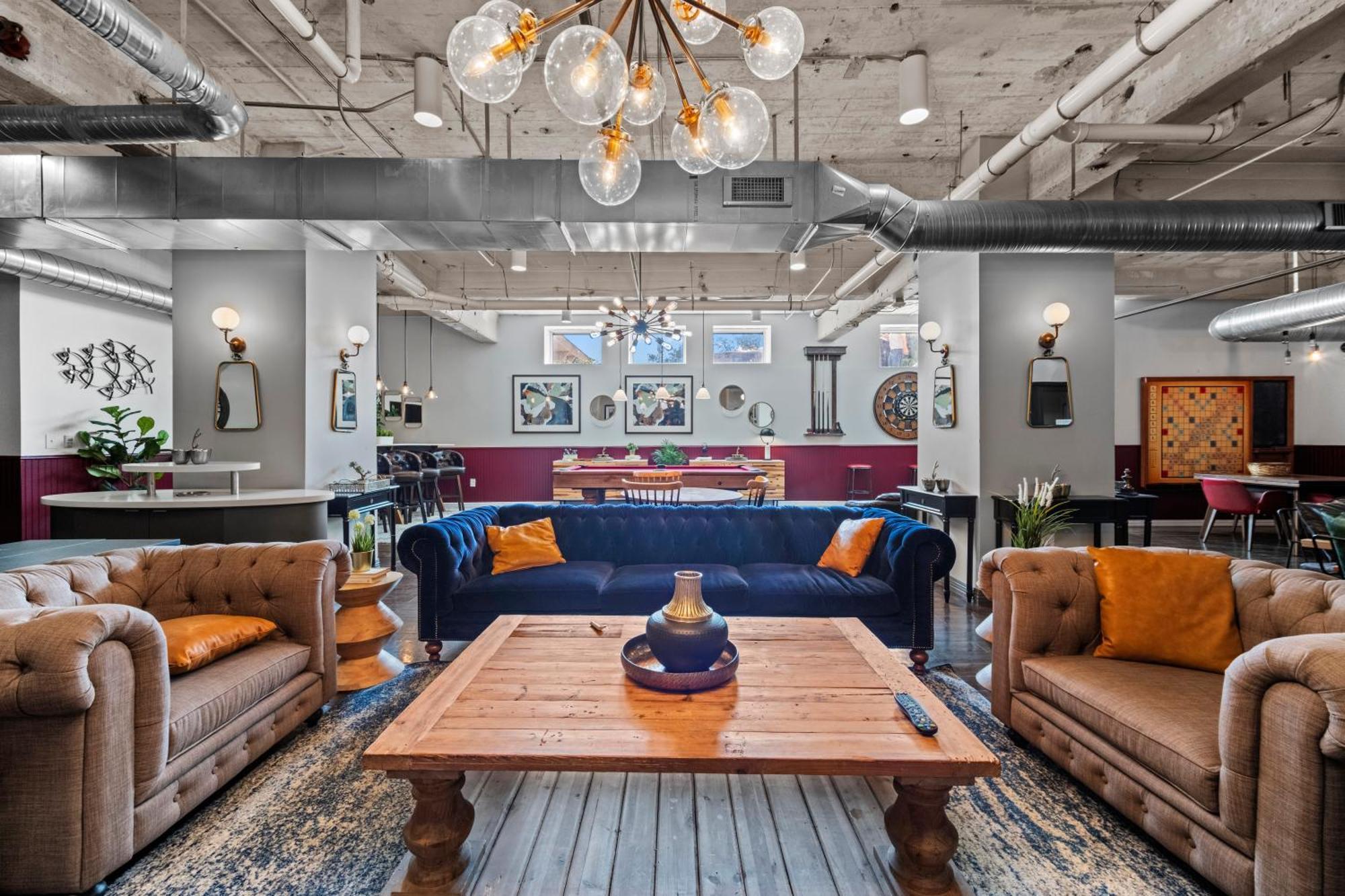 Bright And Modern Downtown Loft With Skyline Views, Free Valet, Gym