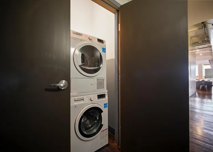 Bright And Modern Downtown Loft With Skyline Views, Free Valet, Gym