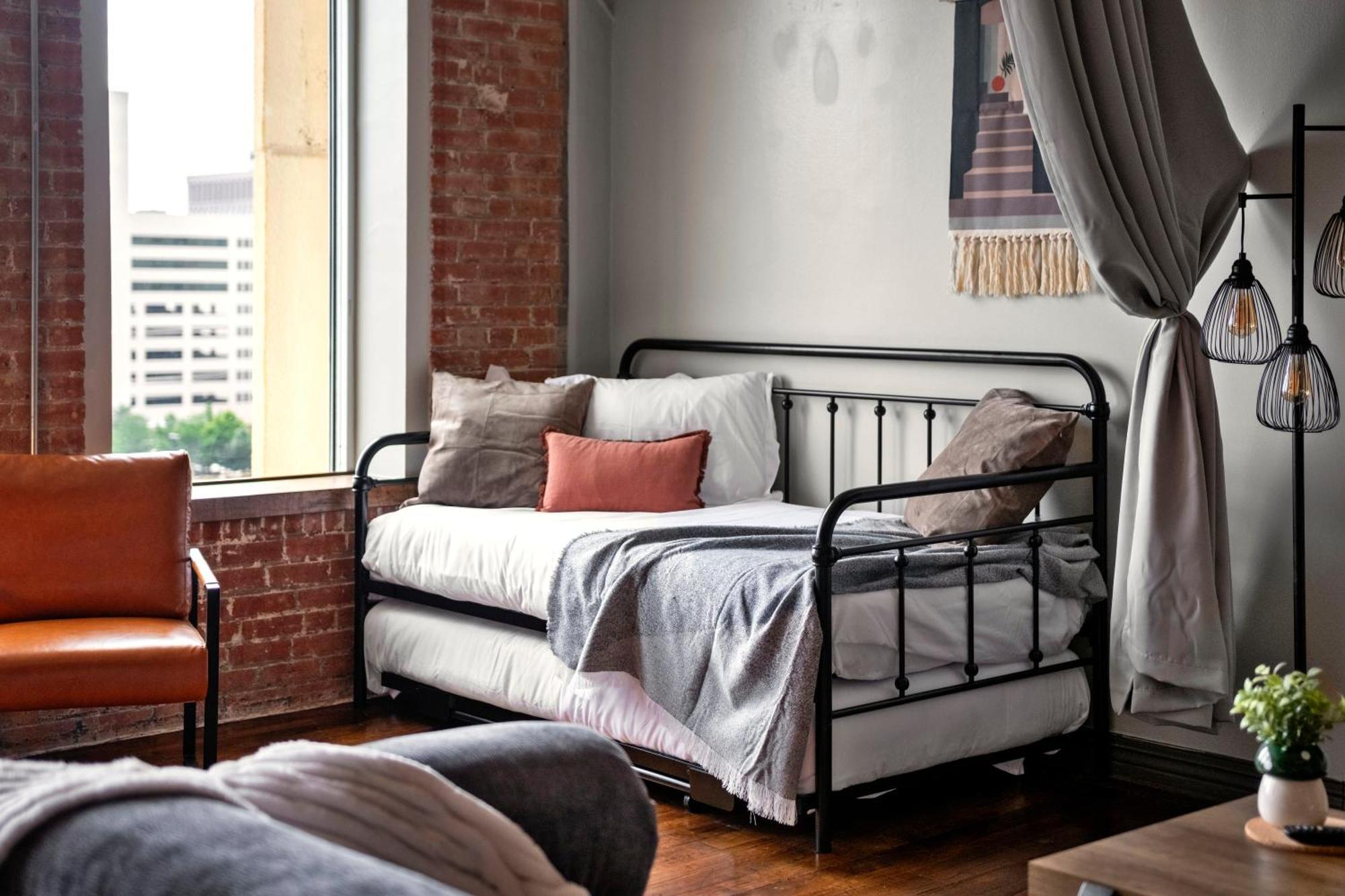 Apartment Bright And Modern Downtown Loft With Skyline Views, Free Valet, Gym