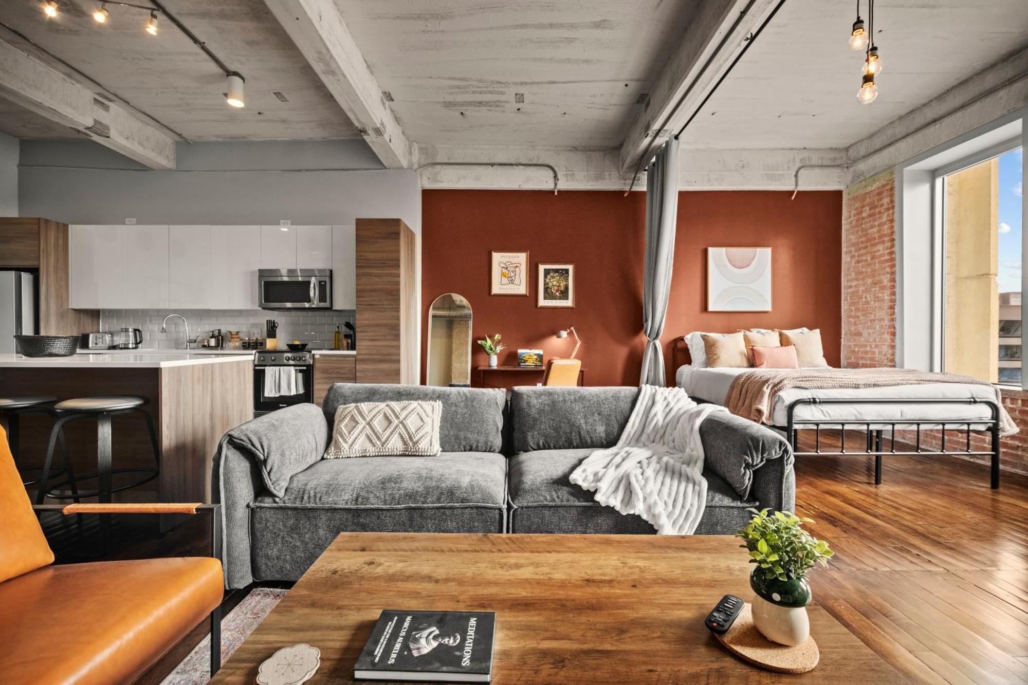 Bright And Modern Downtown Loft With Skyline Views, Free Valet, Gym Apartment Dallas