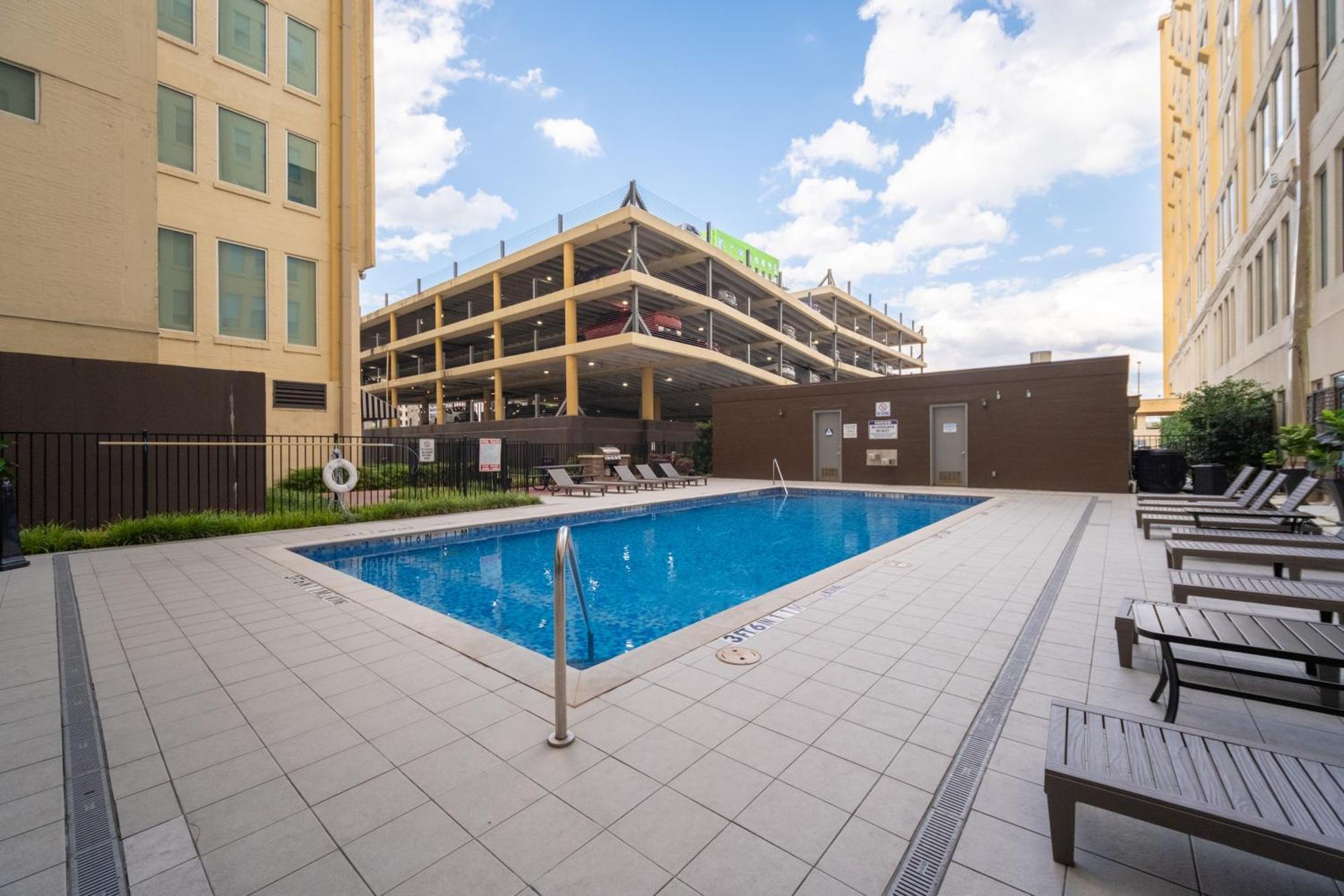 Apartment Bright And Modern Downtown Loft With Skyline Views, Free Valet, Gym Dallas