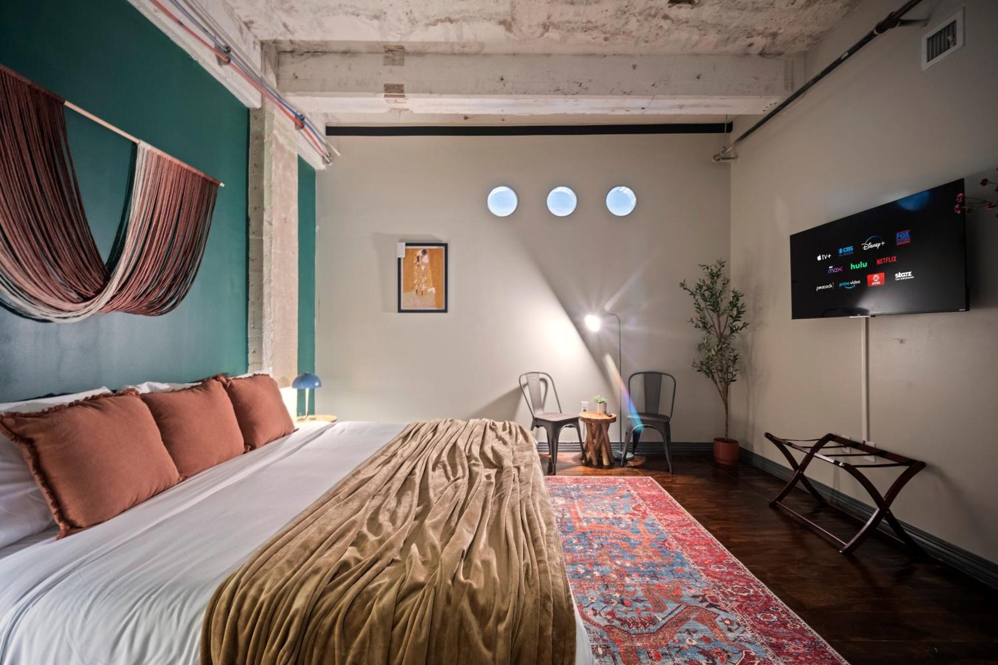 Apartment Bright And Modern Downtown Loft With Skyline Views, Free Valet, Gym Dallas