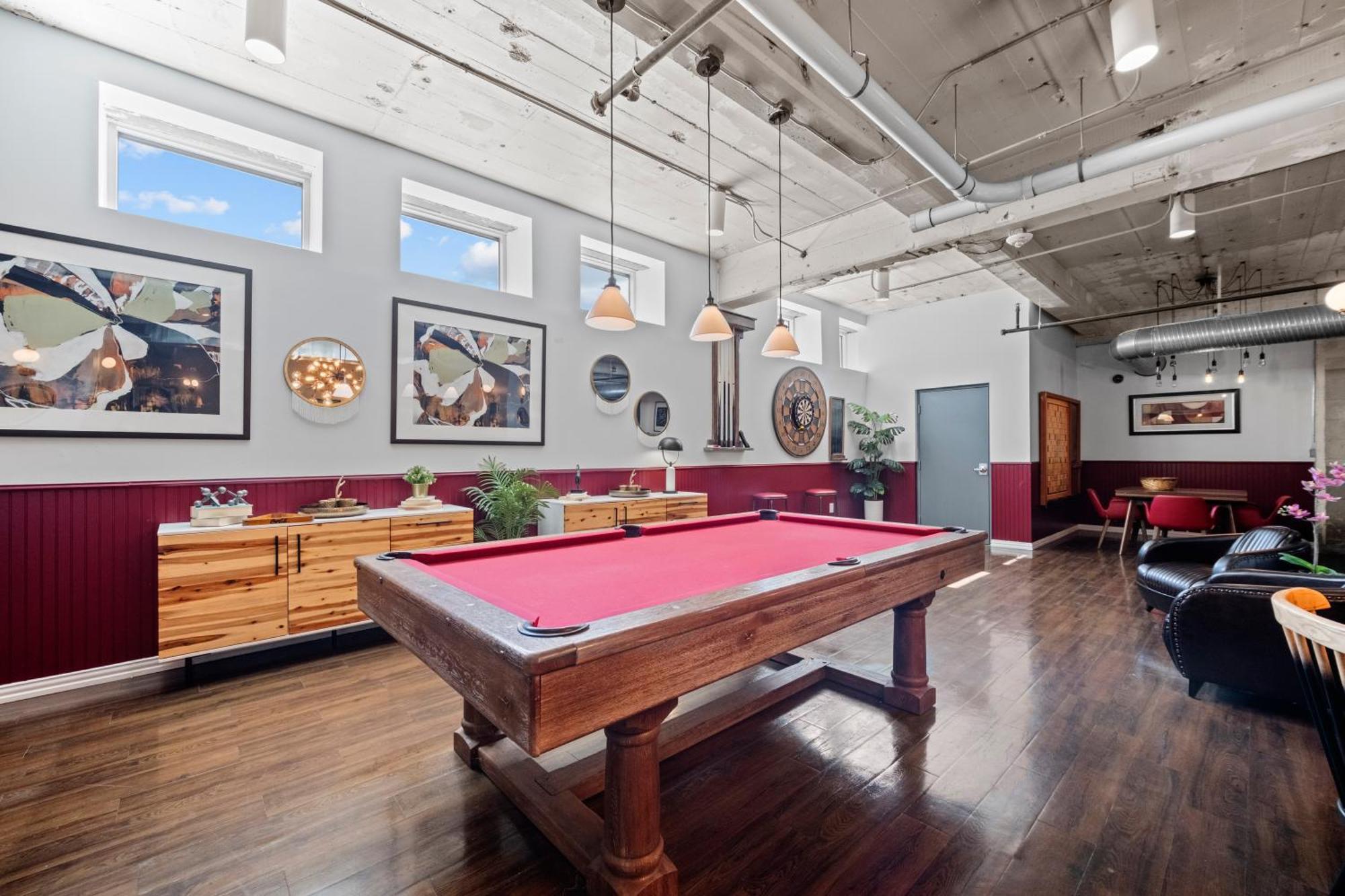 Bright And Modern Downtown Loft With Skyline Views, Free Valet, Gym Dallas