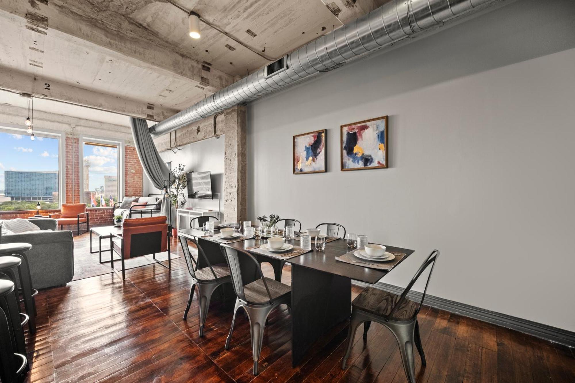 Bright And Modern Downtown Loft With Skyline Views, Free Valet, Gym Apartment *