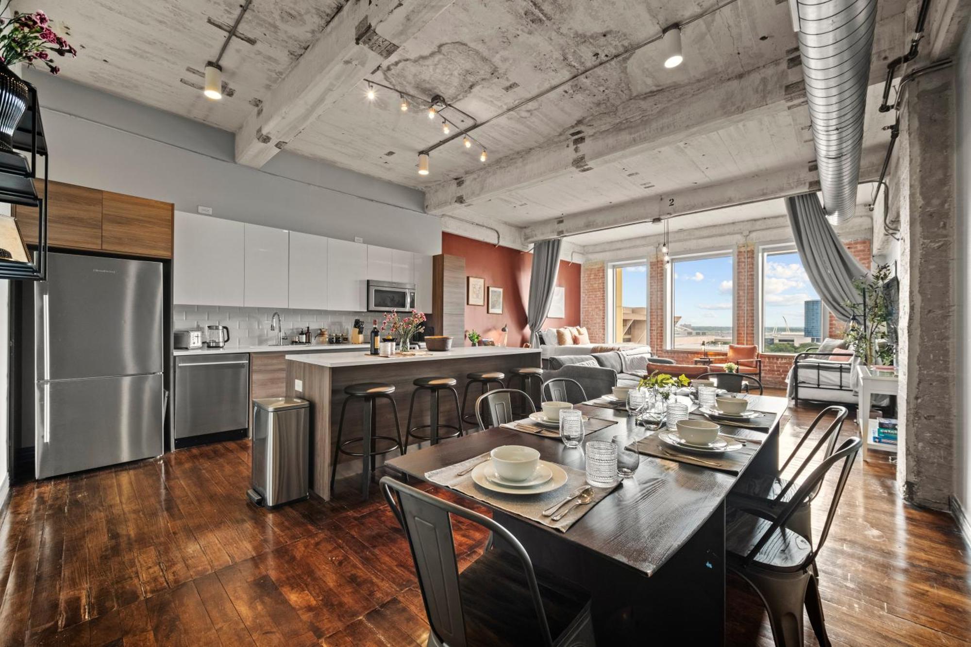 Bright And Modern Downtown Loft With Skyline Views, Free Valet, Gym *