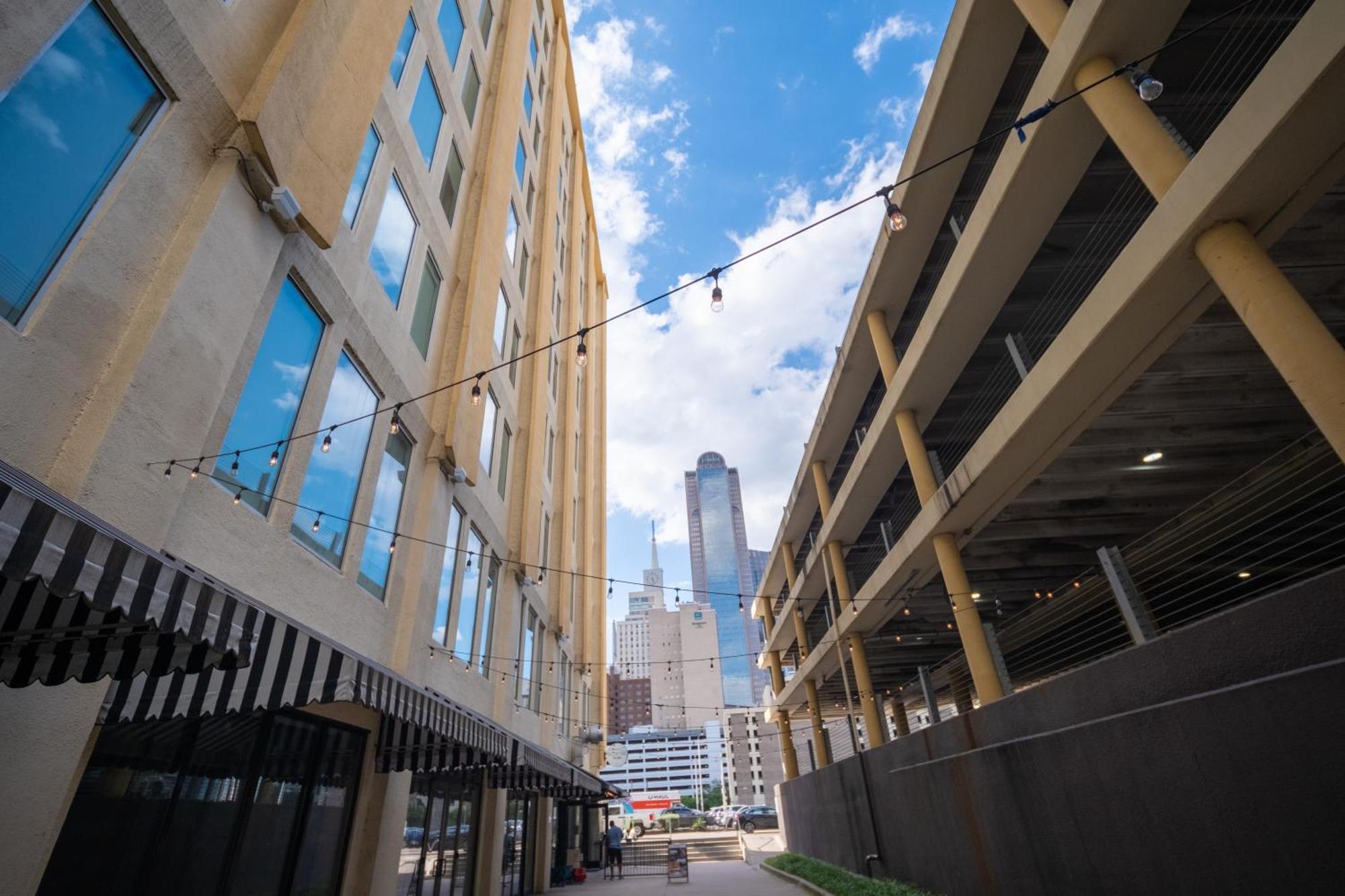 Apartment Bright And Modern Downtown Loft With Skyline Views, Free Valet, Gym